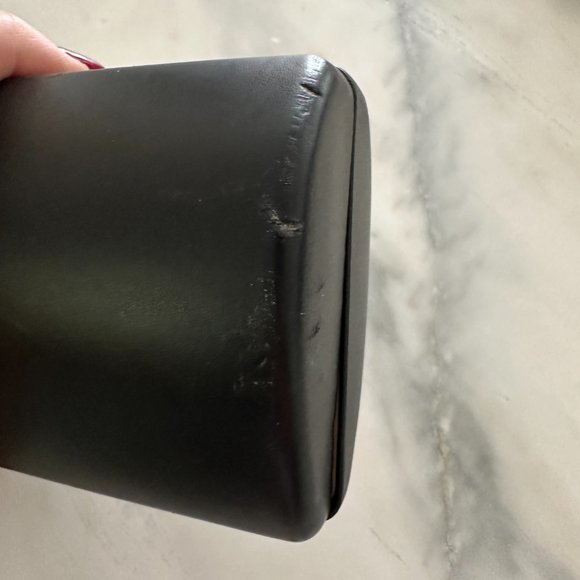 💥 (10 for $10) Black Hugo Boss Sunglass Case - Picture 5 of 5